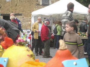 Beaucoup de questions au stand des "Croqueurs de pomme"